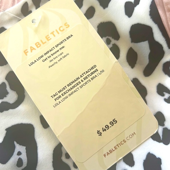 NWT 🧘🏼♀️Fabletics Lola Low Impact Sports Bra 🧘🏼♀️ - Picture 2 of 8
